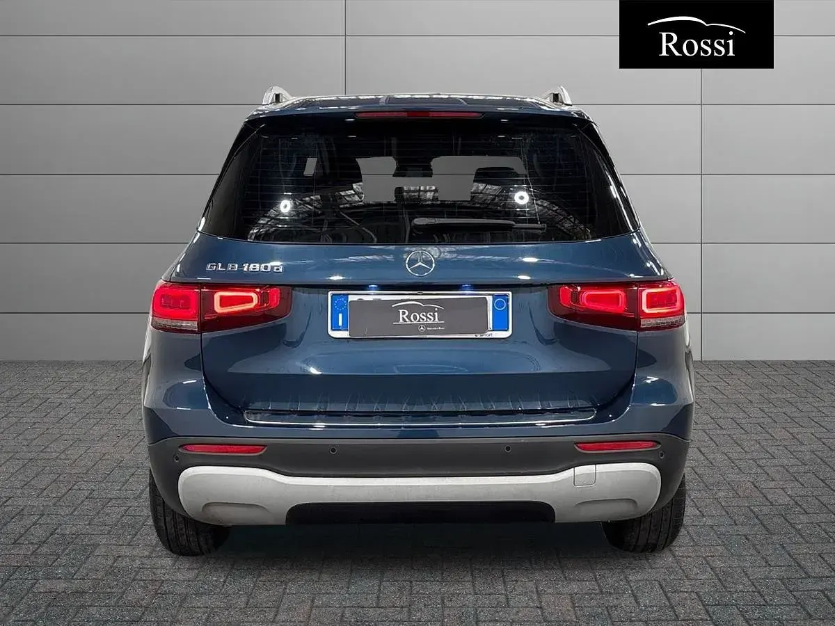 Usata Mercedes GLB180 116 CV (85 kW) 2023 Blu metallizzato SUV