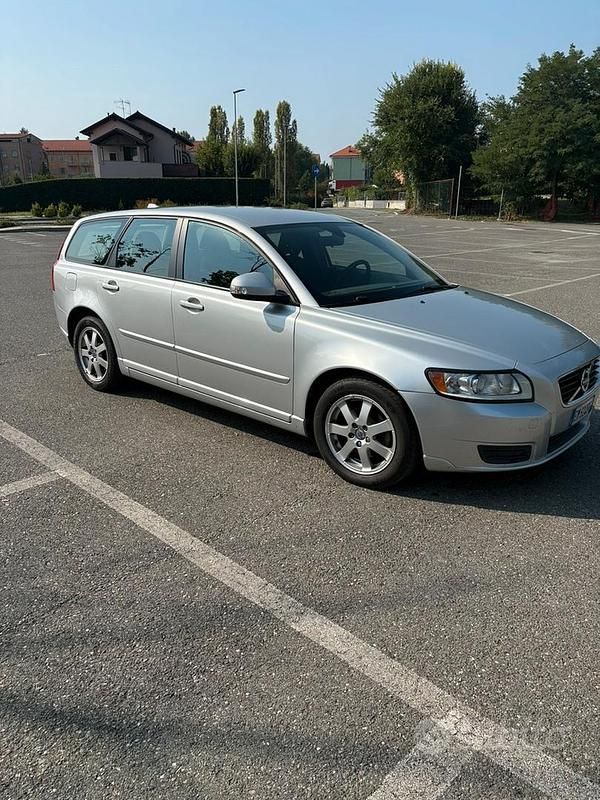 Grigio Usata 2012 Volvo V50 Station wagon | 3800 € (Buon prezzo) - Immagine 1/4