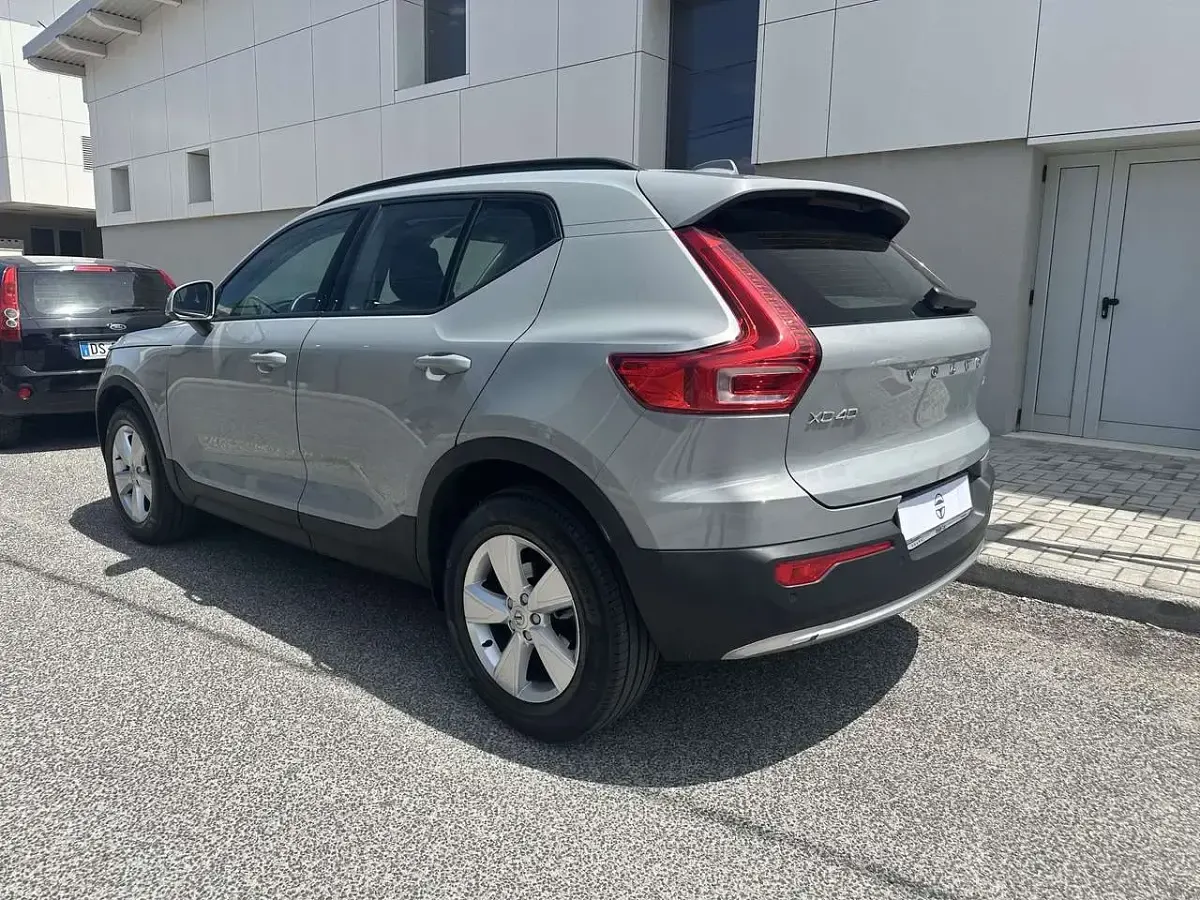 Usata Volvo XC40 129 CV (94 kW) 2024 Grigio SUV