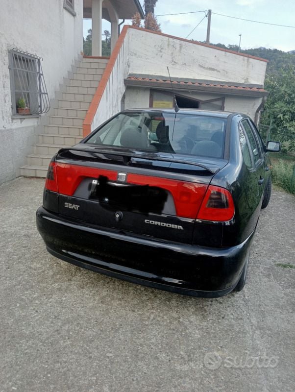 Usata Seat Cordoba 60 CV (44 kW) 1997 Nero Berlina