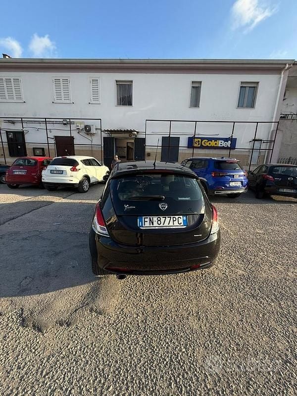 Usata Lancia Ypsilon 69 CV (50 kW) 2017 Nero Utilitaria