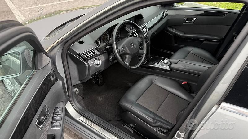 Usata Mercedes E350 265 CV (194 kW) 2011 Grigio Station wagon