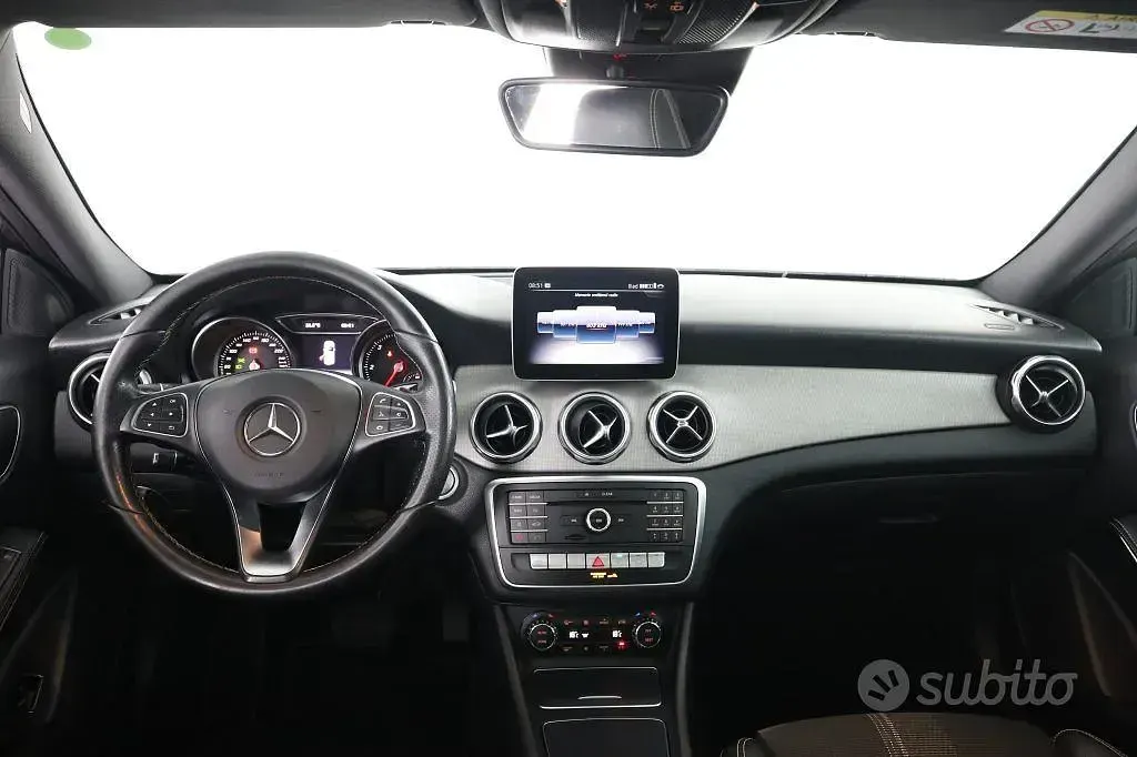 Usata Mercedes GLA220 177 CV (130 kW) 2018 Grigio SUV