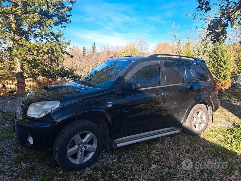 Usata 2004 Toyota RAV4 Tre volumi | 4900 € - Immagine 1/4
