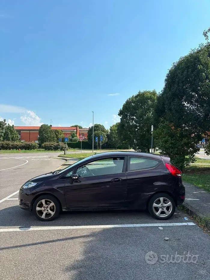 Usata Ford Fiesta Titanium 82 CV (60 kW) 2010 Viola Berlina