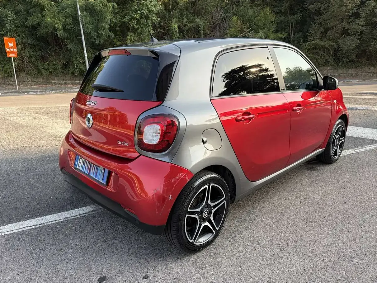 Usata Smart ForFour Prime 90 CV (66 kW) 2017 Rosso Utilitaria