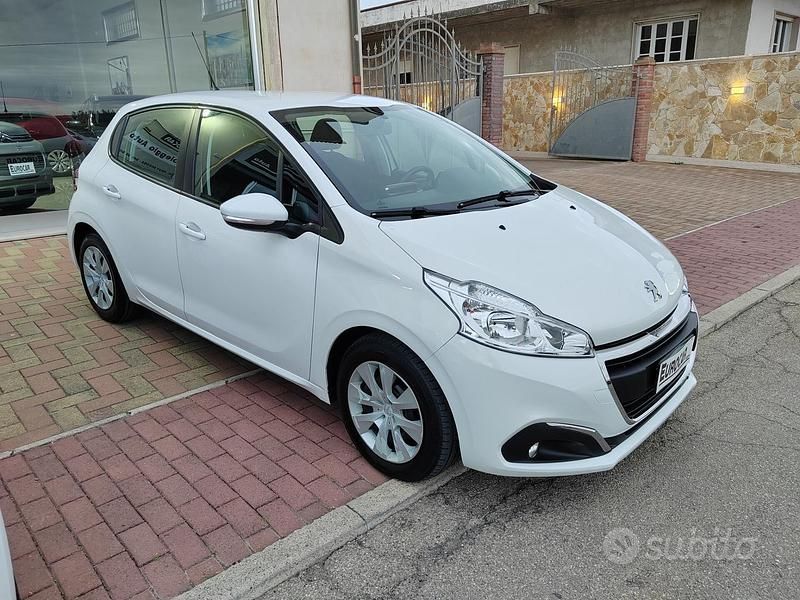 Usata Peugeot 208 Active 119 CV (87 kW) 2018 Bianco Utilitaria