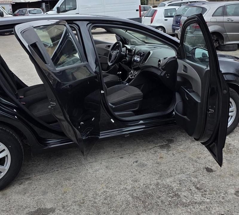 Usata Chevrolet Aveo 75 CV (55 kW) 2012 Nero Utilitaria