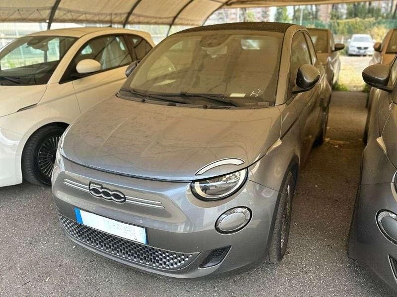 Usata Fiat 500e Icon 42 kW (58 CV) 2022 Mineral grey Cabrio
