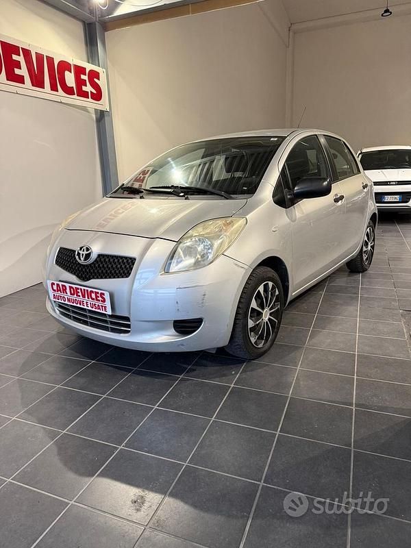 Usata Toyota Yaris 69 CV (50 kW) 2007 Grigio Berlina