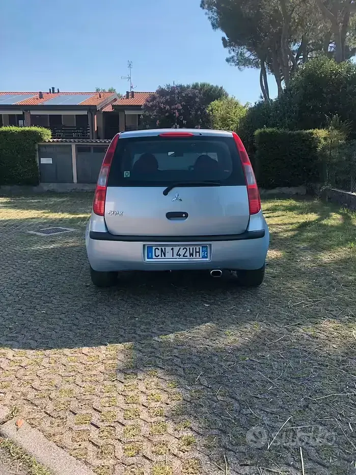 Usata Mitsubishi Colt Invite 95 CV (69 kW) 2004 Grigio Utilitaria