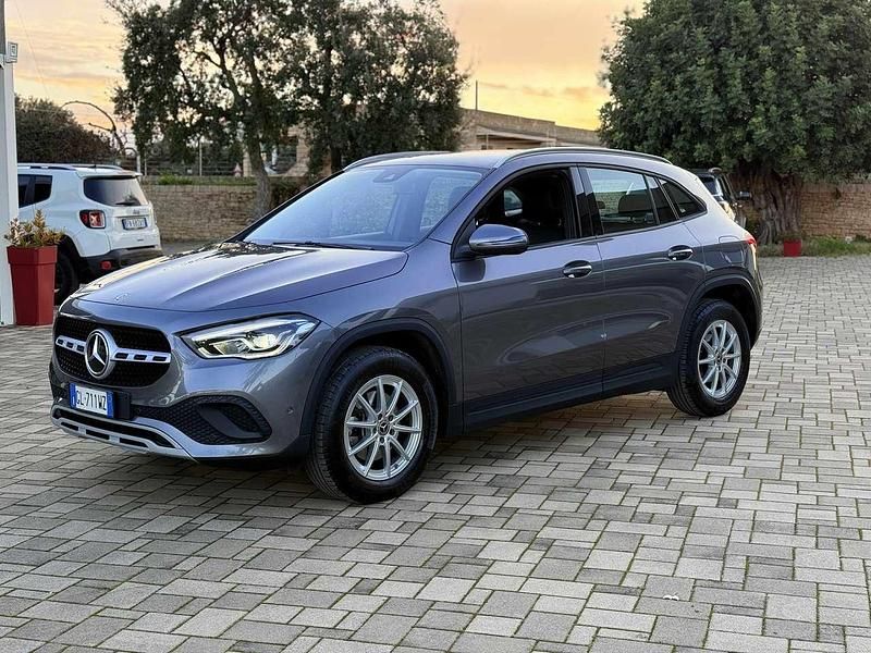 Usata Mercedes GLA200 Business 150 CV (110 kW) 2022 Grigio SUV