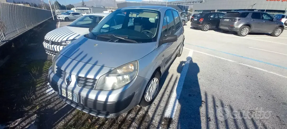 Usata Renault Scénic 106 CV (77 kW) 2005 Grigio Monovolume