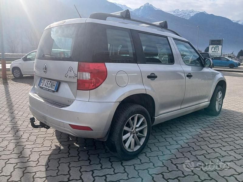 Usata Skoda Yeti Outdoor Ambition 110 CV (80 kW) 2016 Grigio SUV
