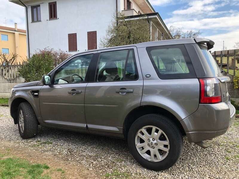 Grigio Usata 2011 Land Rover Freelander 2 HSE SUV | 6300 € (Ottimo prezzo) - Immagine 1/4