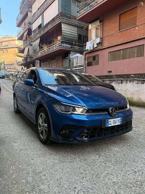 Usata VW Polo R-line 110 CV (80 kW) 2023 Blu Utilitaria