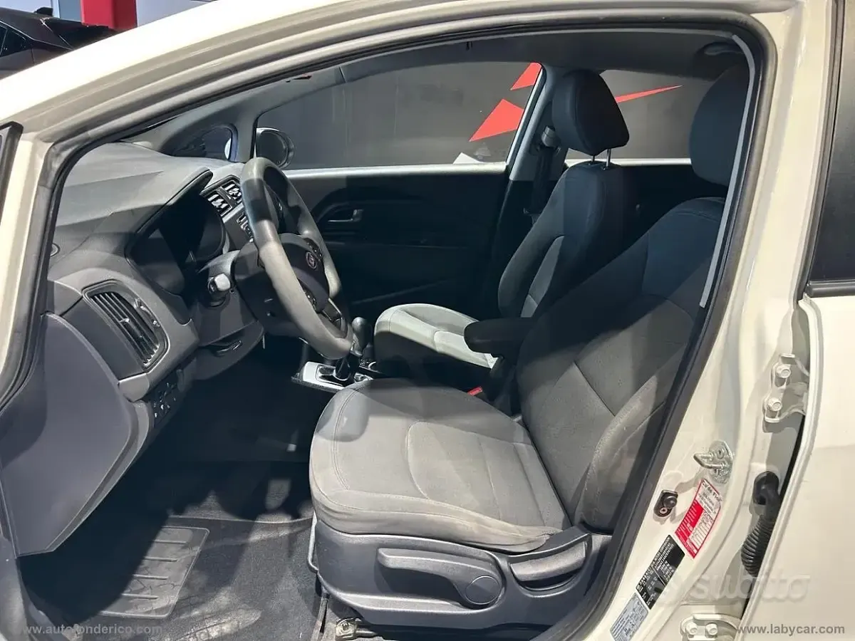 Usata Kia Rio EX 90 CV (66 kW) 2012 Bianco Berlina