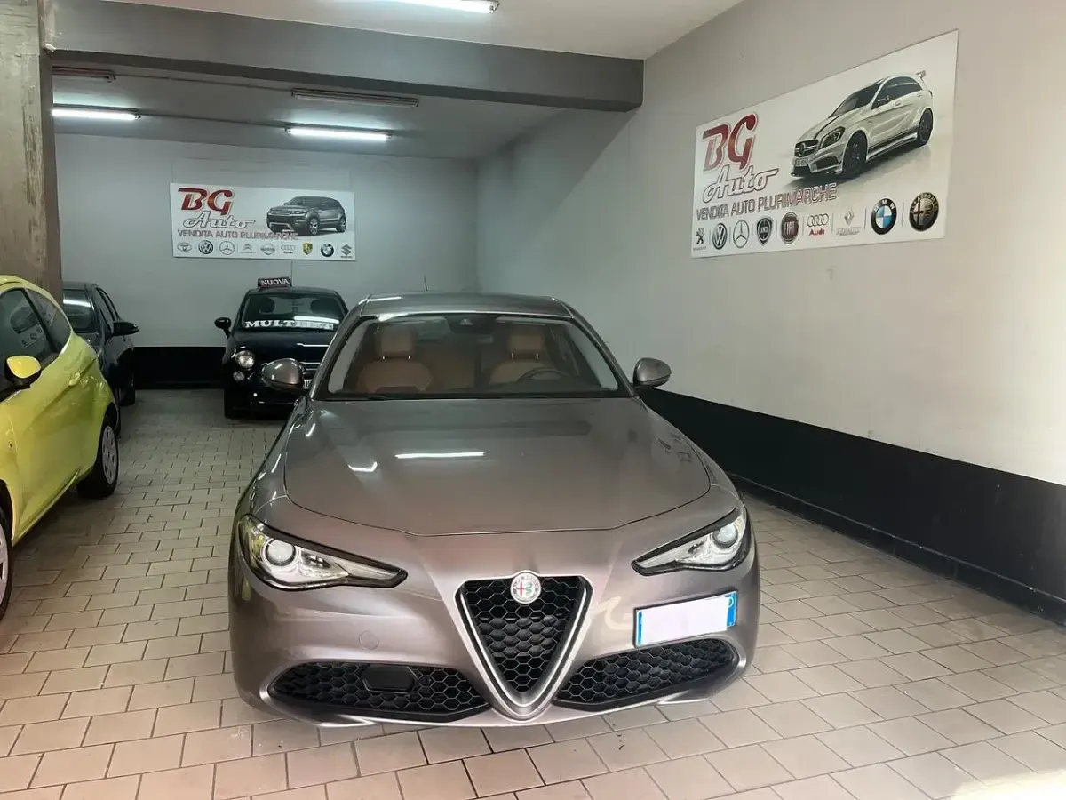Usata Alfa Romeo Giulia Business 179 CV (131 kW) 2017 Argento Berlina