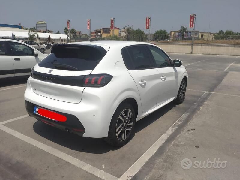 Usata Peugeot 208 101 CV (74 kW) 2022 Bianco Utilitaria