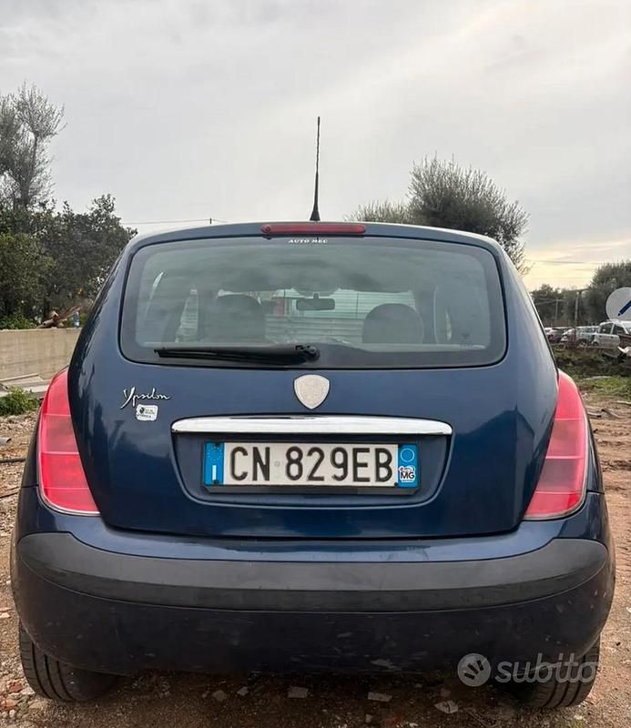 Usata Lancia Ypsilon 60 CV (44 kW) 2005 Blu Utilitaria