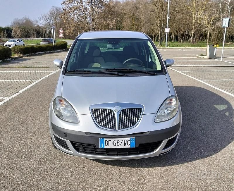 Usata Lancia Musa 77 CV (56 kW) 2007 Grigio Monovolume