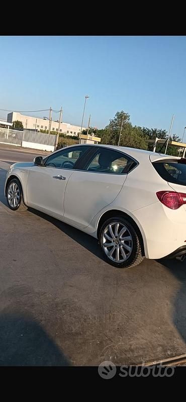 Usata Alfa Romeo Giulietta 105 CV (77 kW) 2014 Bianco Berlina