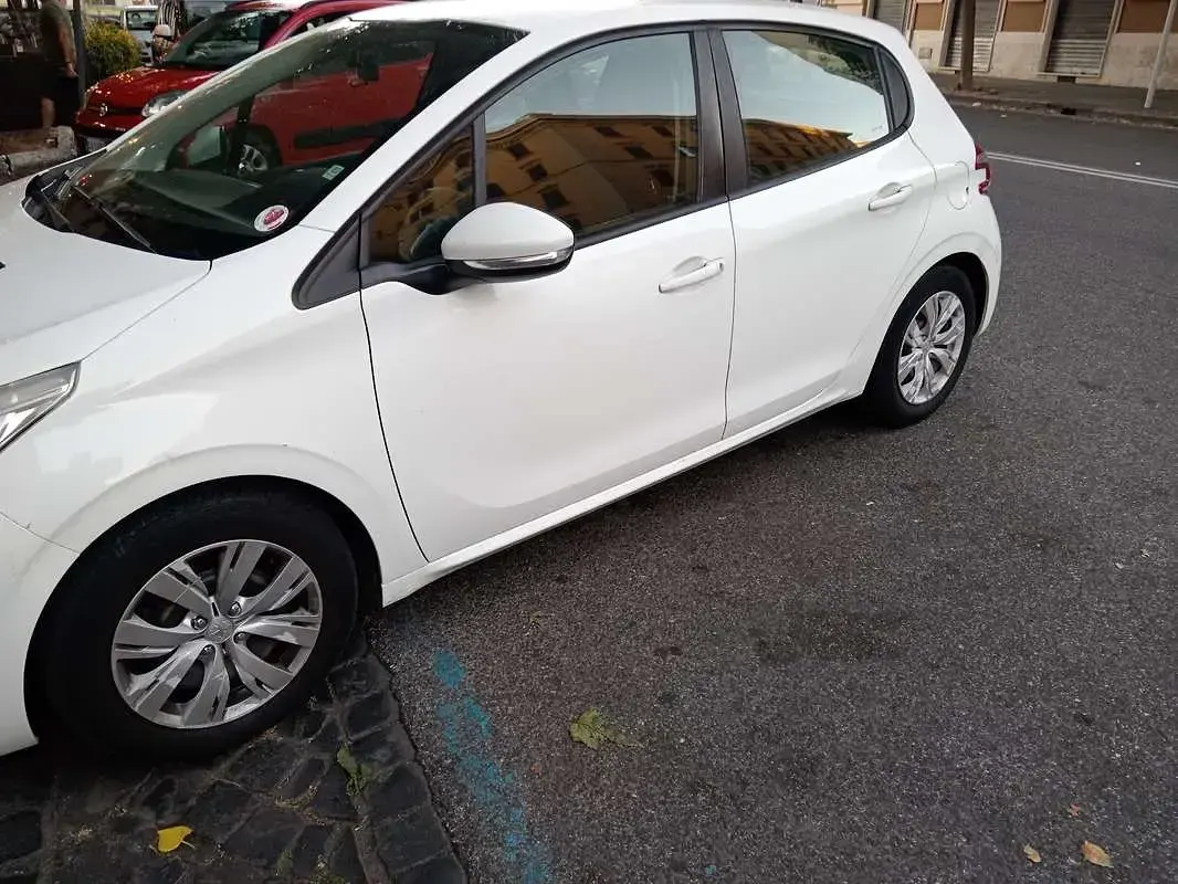 Usata Peugeot 208 Allure 82 CV (60 kW) 2014 Bianco Utilitaria