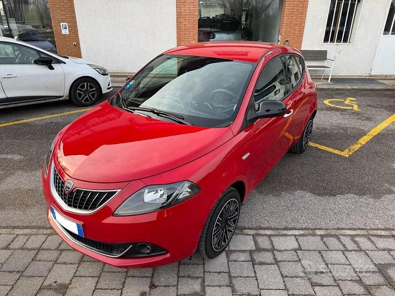 Usata Lancia Ypsilon S 70 CV (51 kW) 2023 Rosso Utilitaria