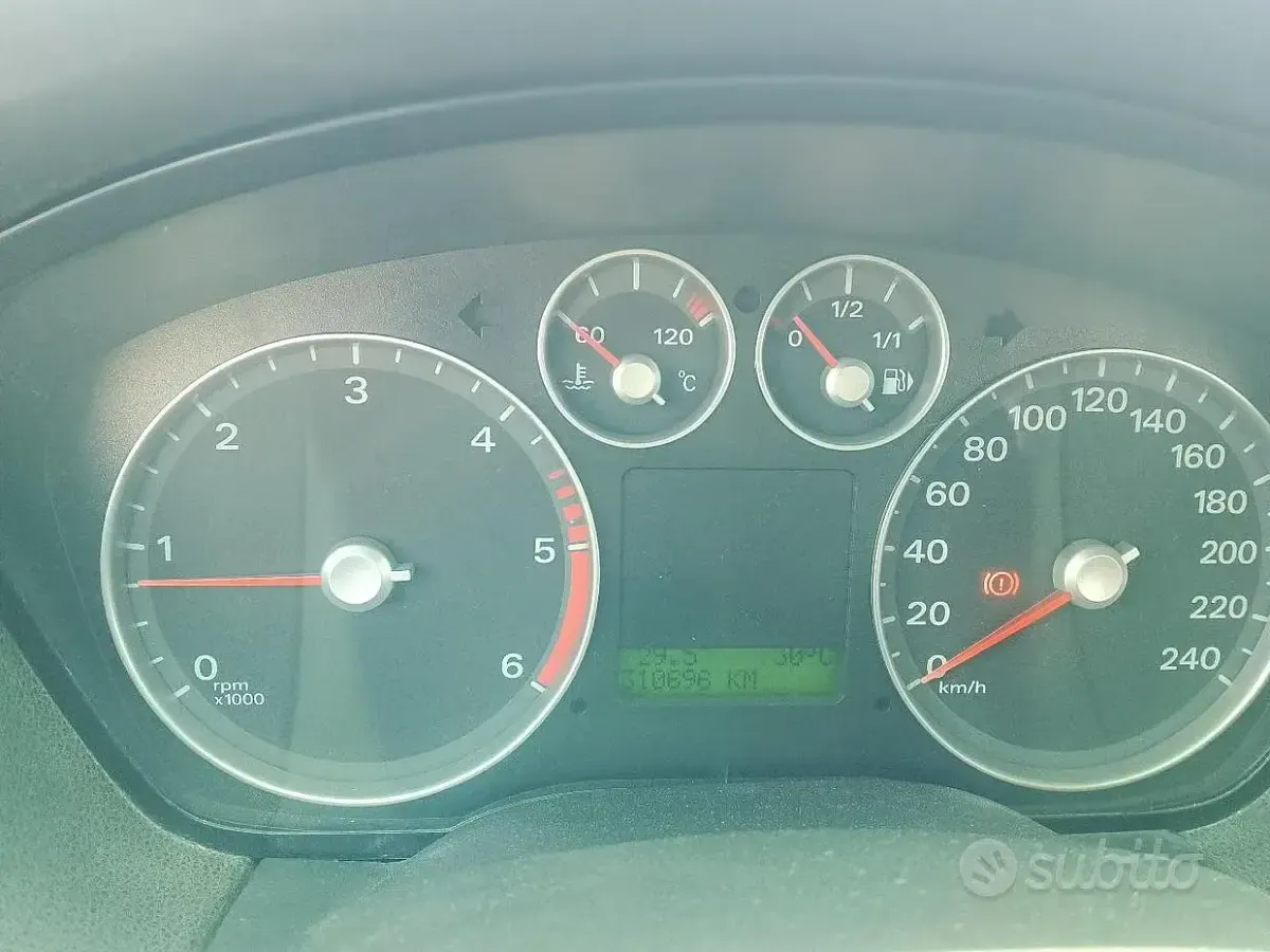Usata Ford Focus 2007 Grigio Station wagon