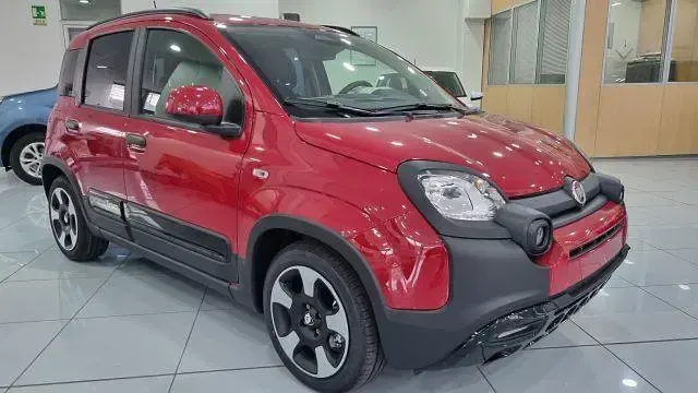 Usata Fiat Panda S 70 CV (51 kW) 2024 Rosso Utilitaria