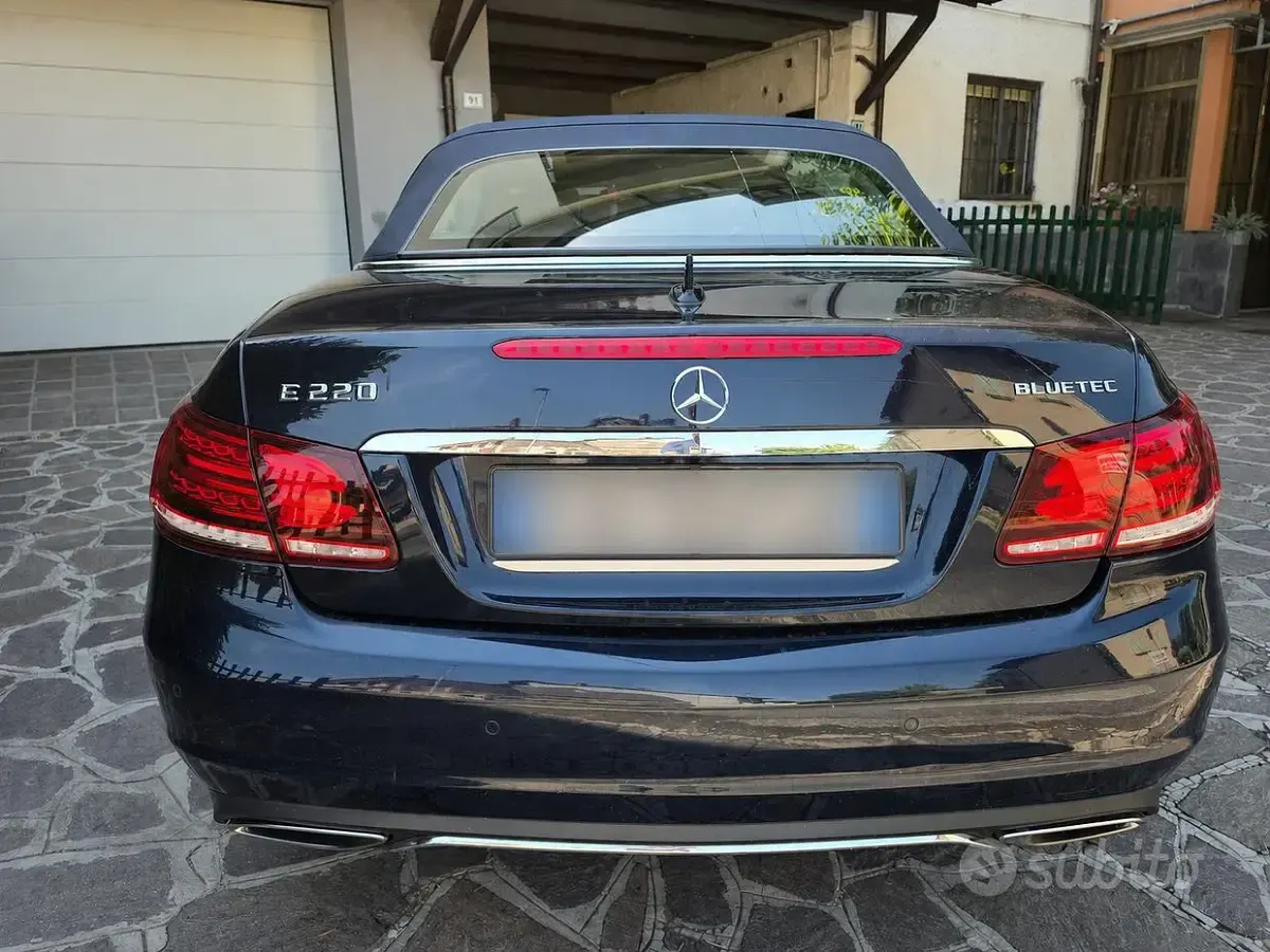 Usata Mercedes E220 170 CV (125 kW) 2015 Bluazzurro Cabrio
