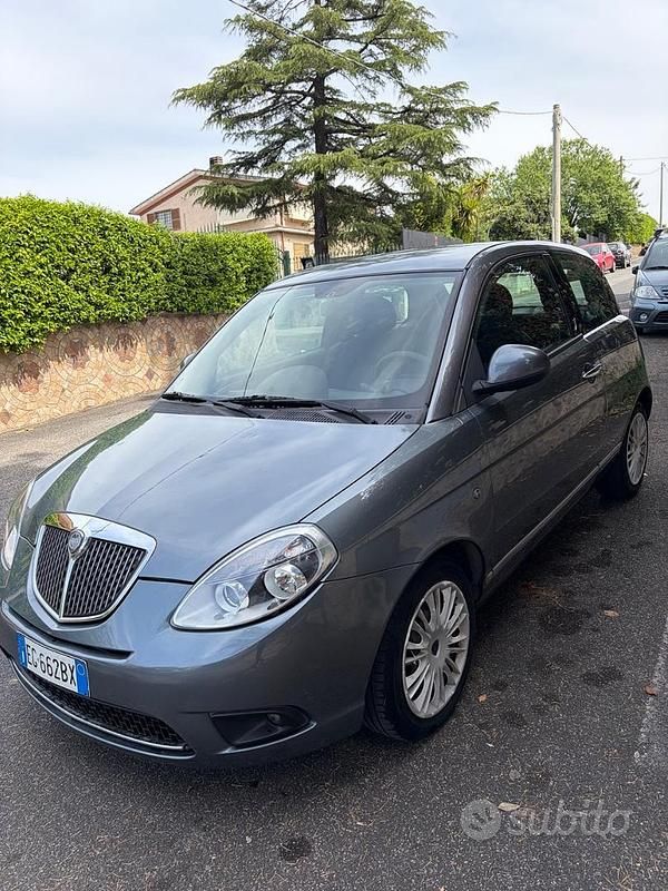 Usata Lancia Ypsilon 69 CV (50 kW) 2011 Grigio Utilitaria