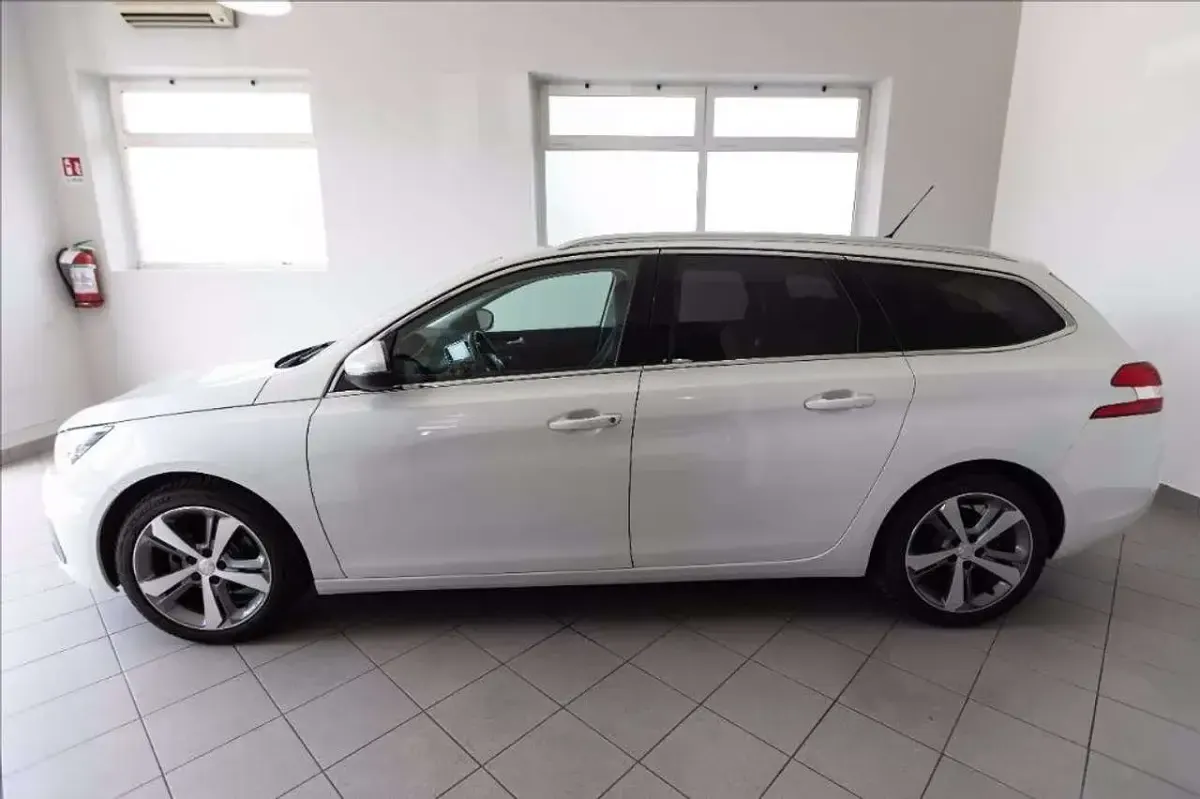 Usata Peugeot 308 SW Allure 131 CV (96 kW) 2020 Bianco Station wagon