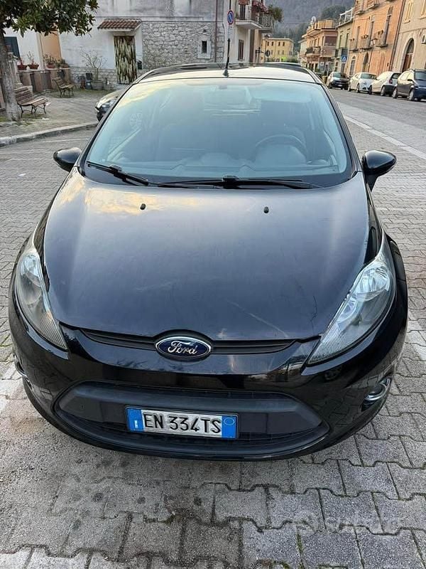 Blu Usata 2012 Ford Fiesta Utilitaria | 1500 € (Ottimo prezzo) - Immagine 1/4