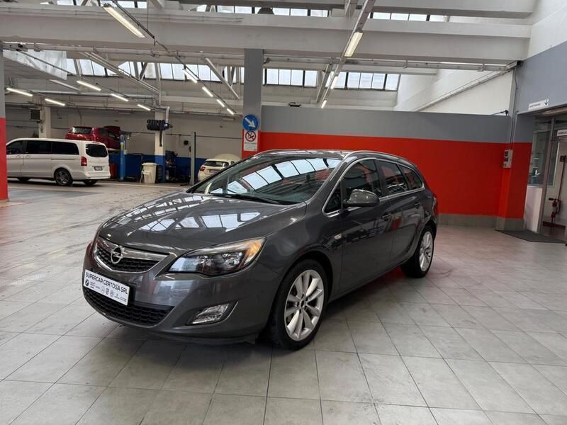 Argento Usata 2012 Opel Astra Cosmo Station wagon | 5900 € (Buon prezzo) - Immagine 1/4