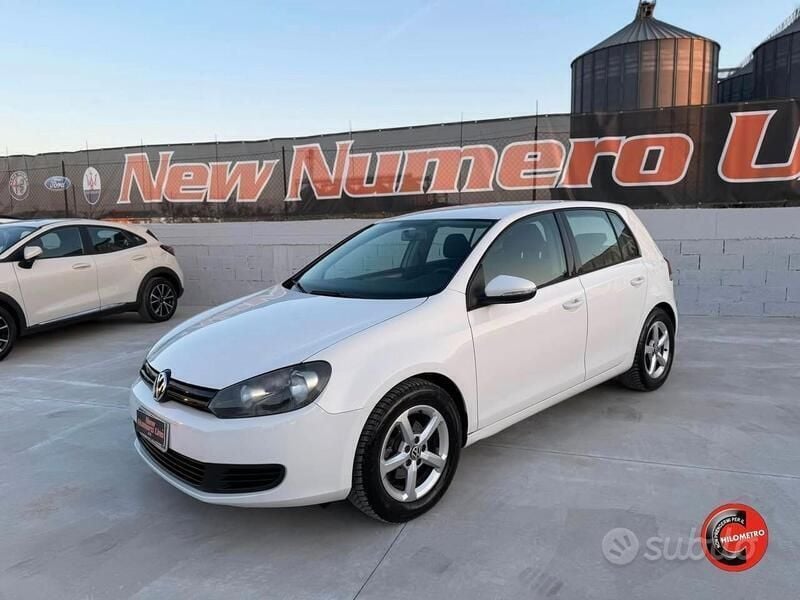 Bianco Usata 2013 VW Golf VI Tre volumi | 7699 € (Buon prezzo) - Immagine 1/4