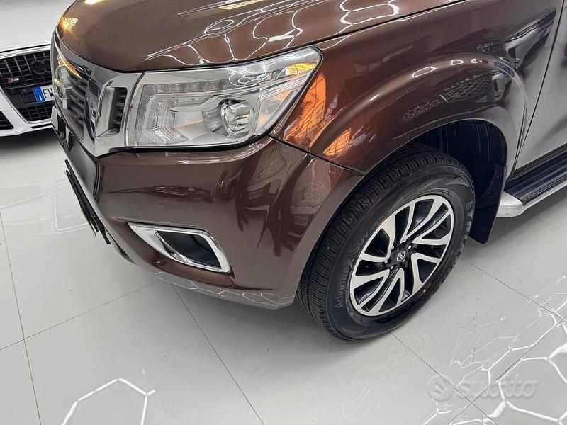 Usata Nissan Navara Tekna 190 CV (139 kW) 2016 Marrone Pick-up
