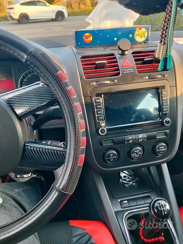 Usata VW Golf V 105 CV (77 kW) 2004 Grigio Utilitaria