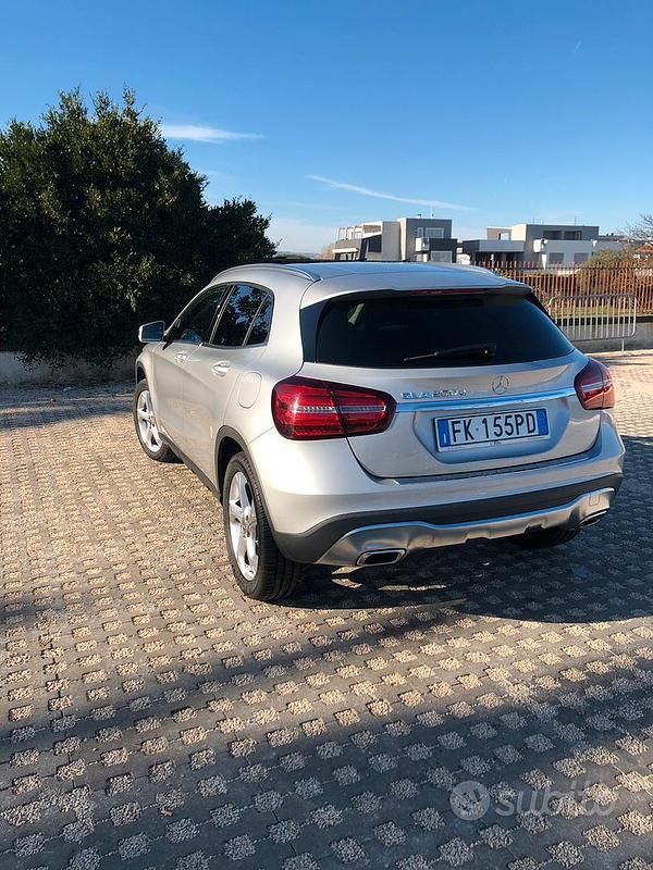 Usata Mercedes GLA200 136 CV (100 kW) 2017 Grigio SUV