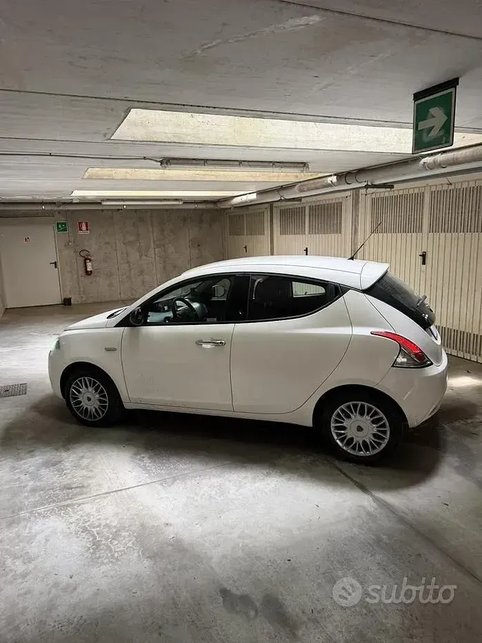 Usata Lancia Ypsilon 69 CV (50 kW) 2018 Bianco Utilitaria