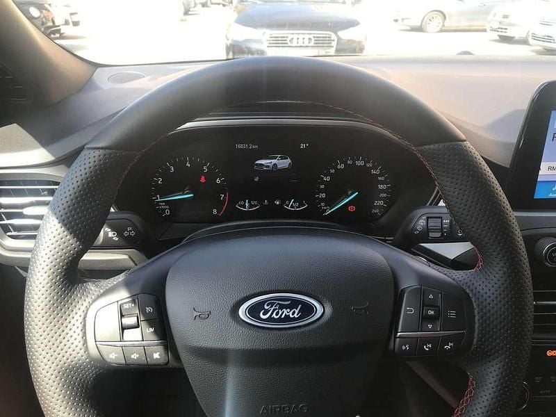 Grigio Usata 2022 Ford Focus ST-Line Berlina | 20.000 € (Buon prezzo) - Immagine 1/4