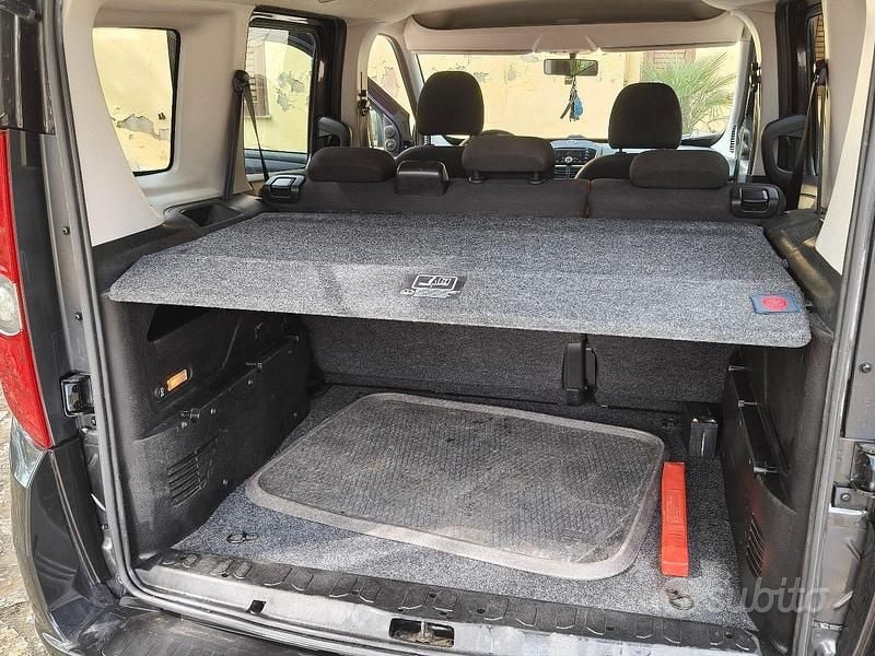 Usata Fiat Doblò 120 CV (88 kW) 2012 Nero Monovolume