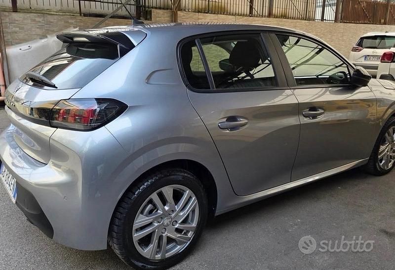 Usata Peugeot 208 101 CV (74 kW) 2020 Grigio Utilitaria