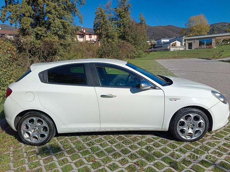Usata Alfa Romeo Giulietta 109 CV (80 kW) 2011 Bianco Berlina