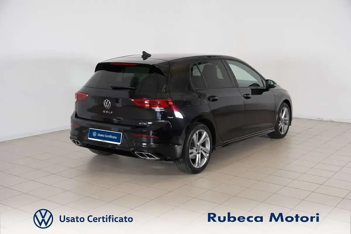 Usata VW Golf VIII R-line 131 CV (96 kW) 2023 Nero Berlina