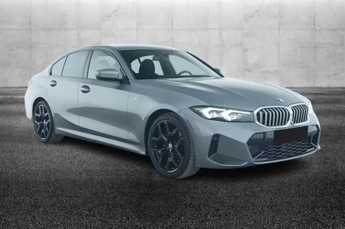 Usata BMW 318 M Sport 156 CV (114 kW) 2025 Grigio Berlina