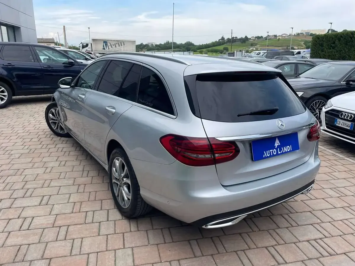 Usata Mercedes C220 Business 194 CV (142 kW) 2018 Argento Station wagon