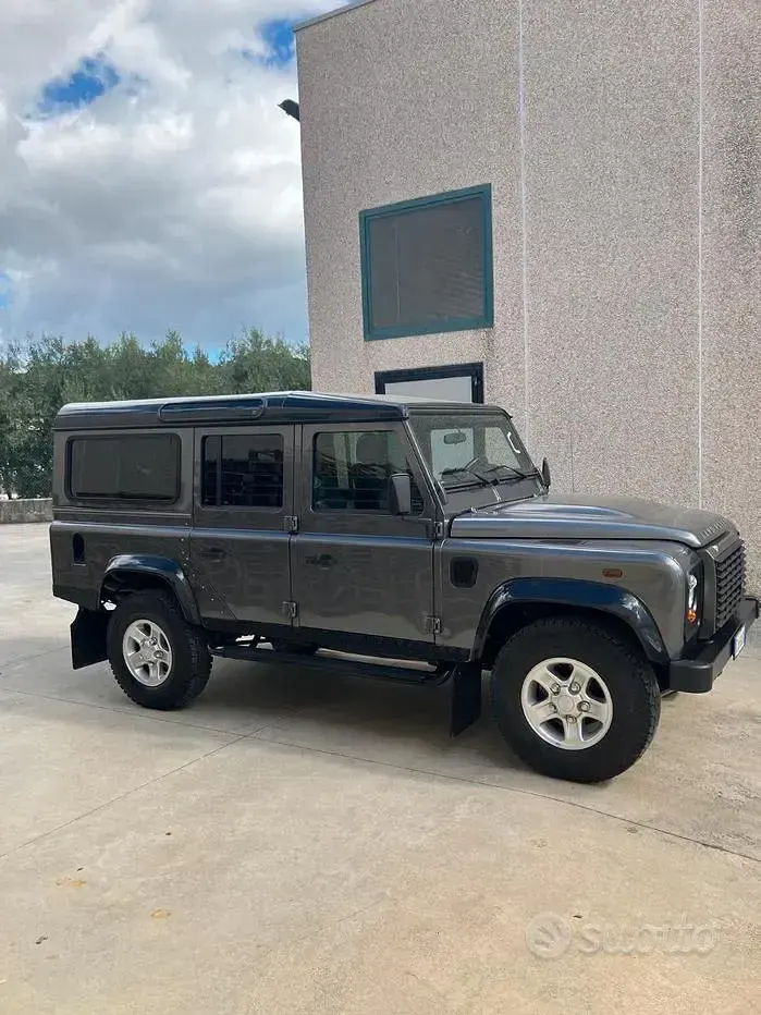 Usata Land Rover Defender 68 CV (50 kW) 2013 Grigio SUV