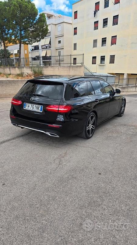 Usata Mercedes E220 AMG line 194 CV (142 kW) 2017 Nero Station wagon