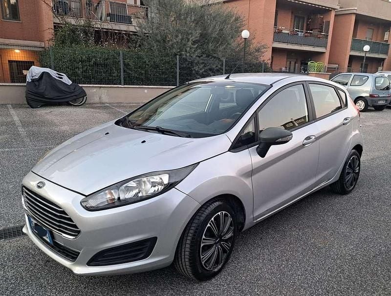 Usata Ford Fiesta Titanium 60 CV (44 kW) 2015 Argento Berlina
